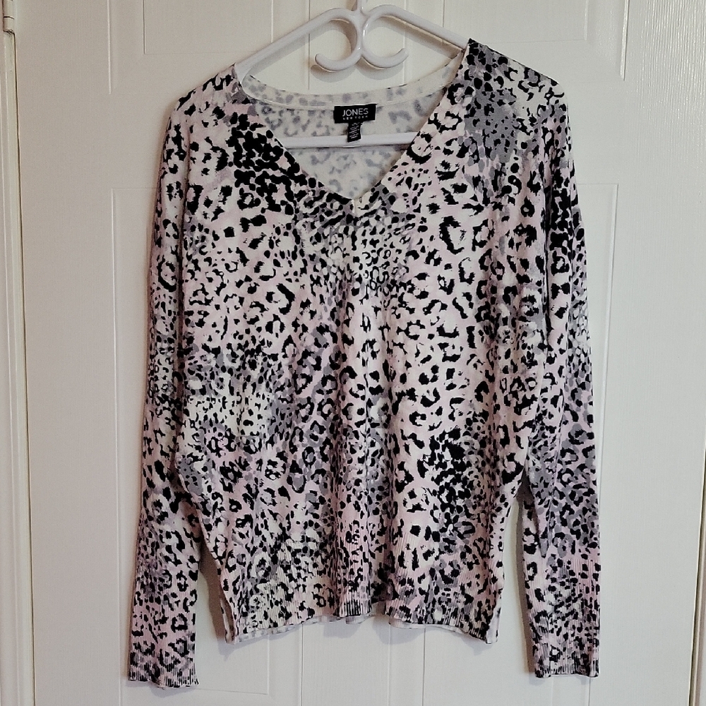 Jones New York Leopard Print Long Sleeve V-neck Sweater US M